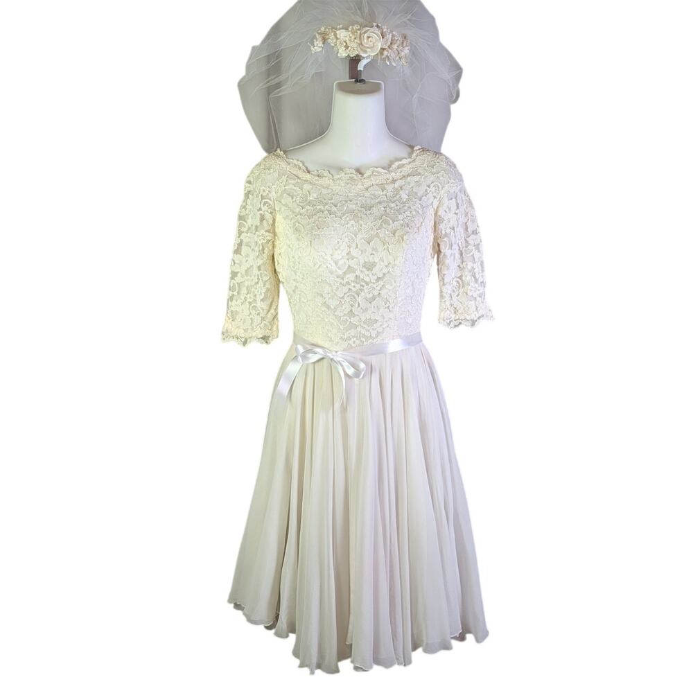 Vintage 1960s Ivory Lace Chiffon Short Wedding Dress Veil XXS XS